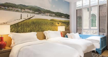 Caravel Hotel