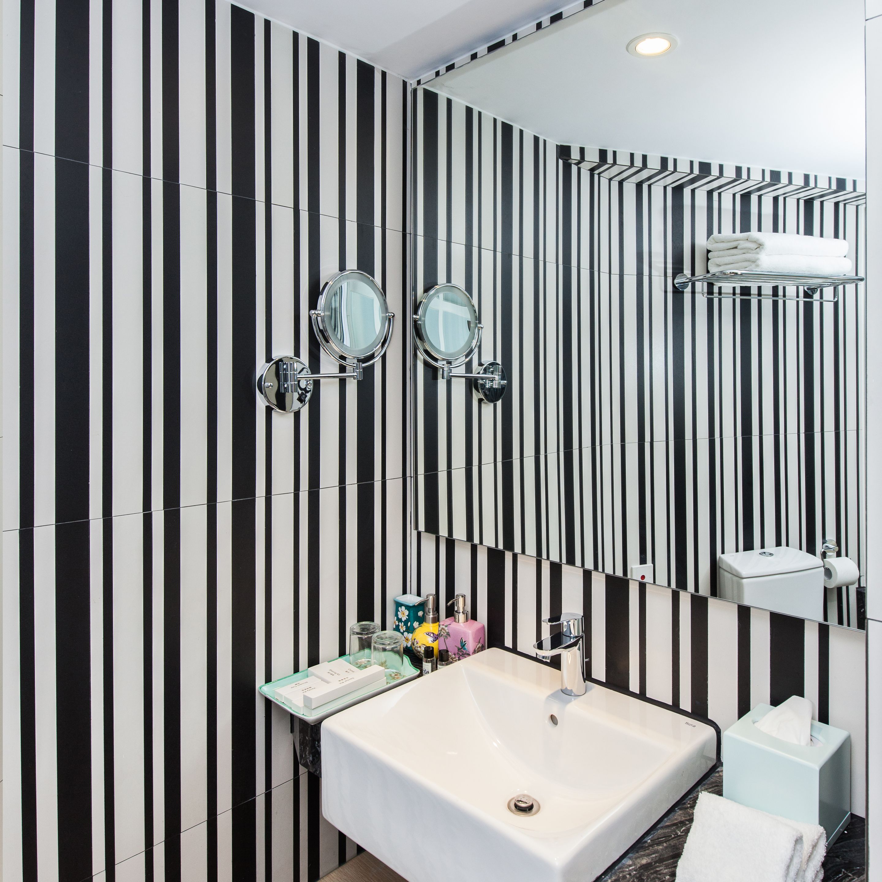 double suite | bathroom | free toiletries, hair dryer, slippers, towels