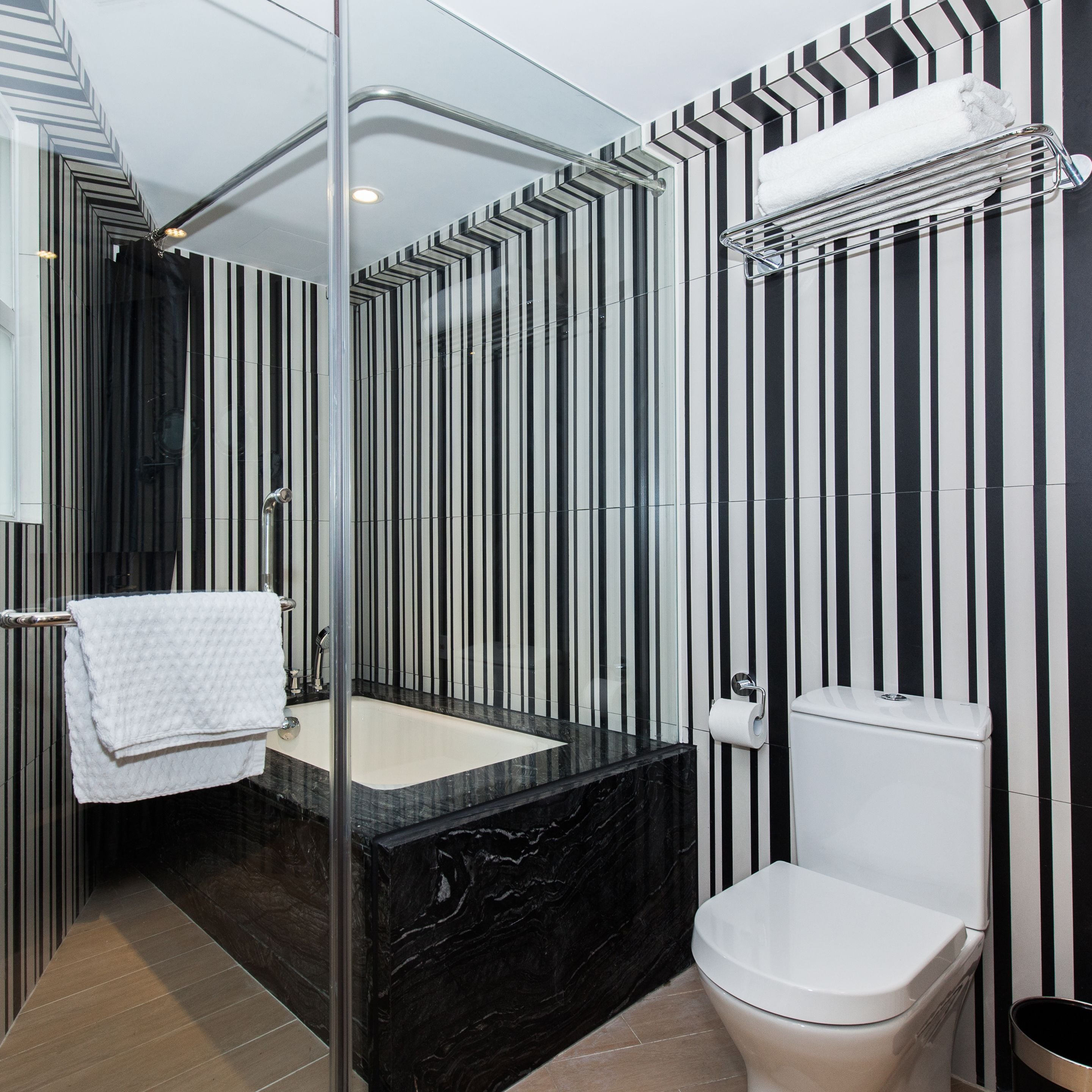 Suíte (Double) | Banheiro | Produtos de toalete grátis, secador de cabelo, chinelos 