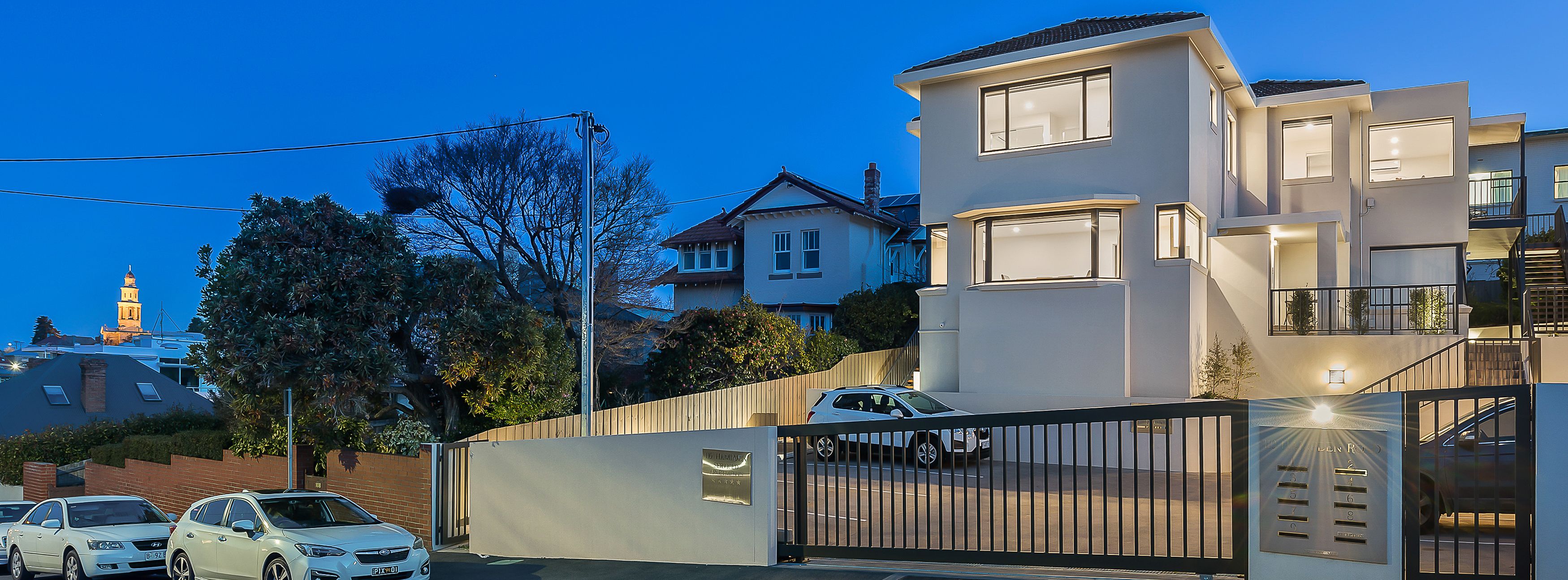 Facciata della struttura - sera/notte