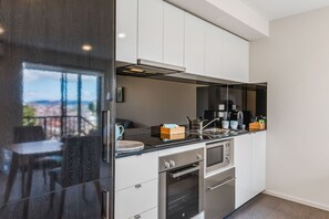 Tủ lạnh, lò vi sóng, lò nướng, bếp nấu 