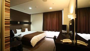 Desk, free WiFi, bed sheets