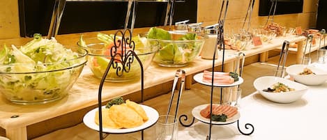 Buffet déjeuner (1100 JPY par personne)