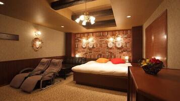 Double Room | Desk, free WiFi, bed sheets