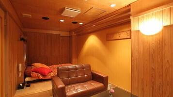 Double Room | Desk, free WiFi, bed sheets