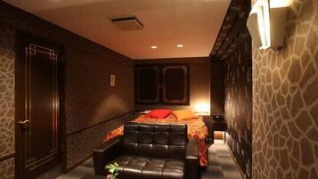 Double Room | Desk, free WiFi, bed sheets