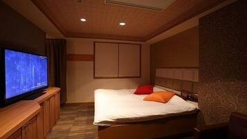 Double Room | Desk, free WiFi, bed sheets