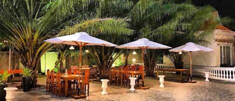 Breakfast, lunch, dinner served; local and international cuisine