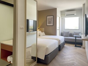 Superior Twin Room Only | Ruang kerja ramah laptop, tirai kedap cahaya, dan Wi-Fi gratis