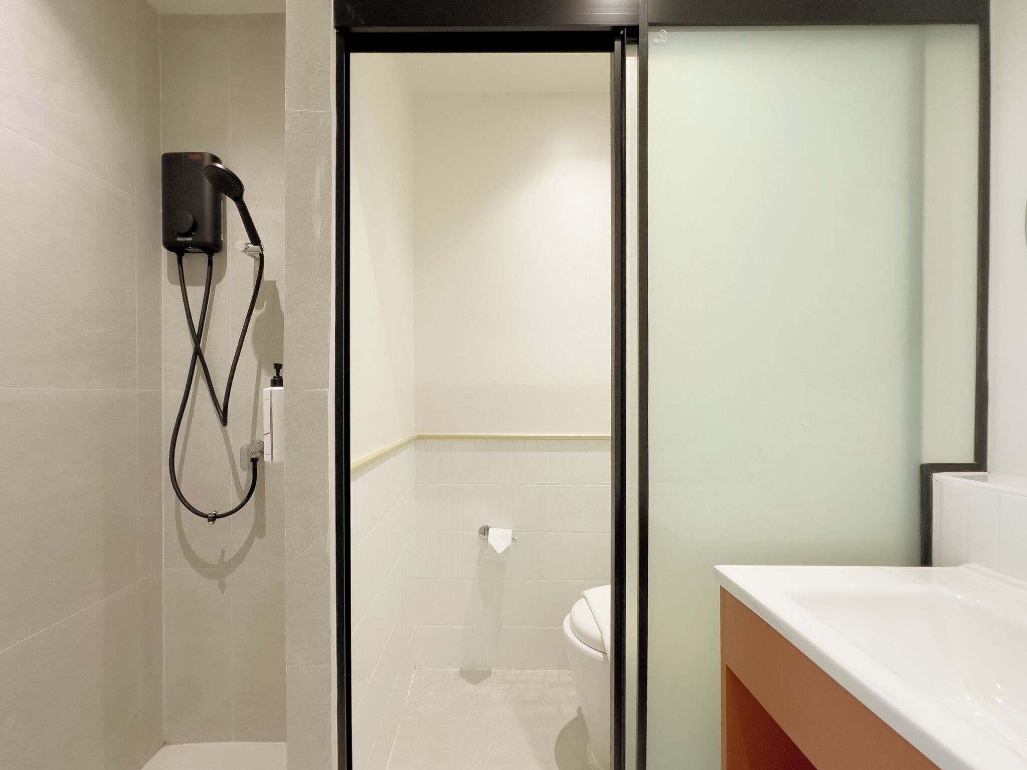 Shower, free toiletries, towels, soap