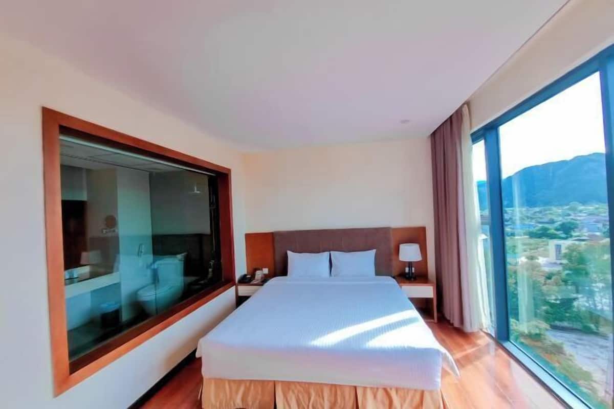 1 bedroom, minibar, in-room safe, laptop workspace