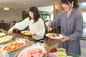 每日供应自助式早餐(每人 JPY 1650)