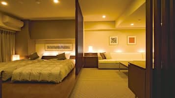 Blackout drapes, iron/ironing board, free WiFi, bed sheets