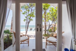 One Bedroom Beachfront Pool access | Strand-/Meerblick