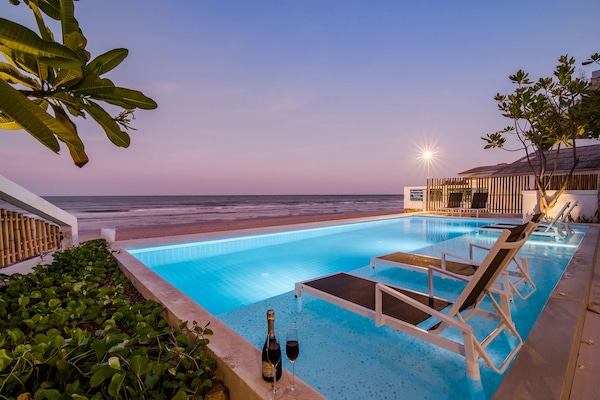 2 outdoor pools, pool loungers