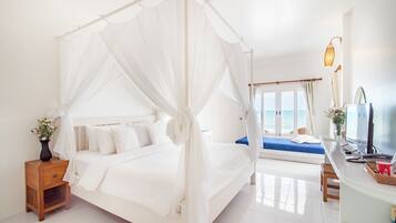 One Bedroom Beachfront suite | Minibar, vÀrdeförvaringsskÄp pÄ rummet och individuell inredning