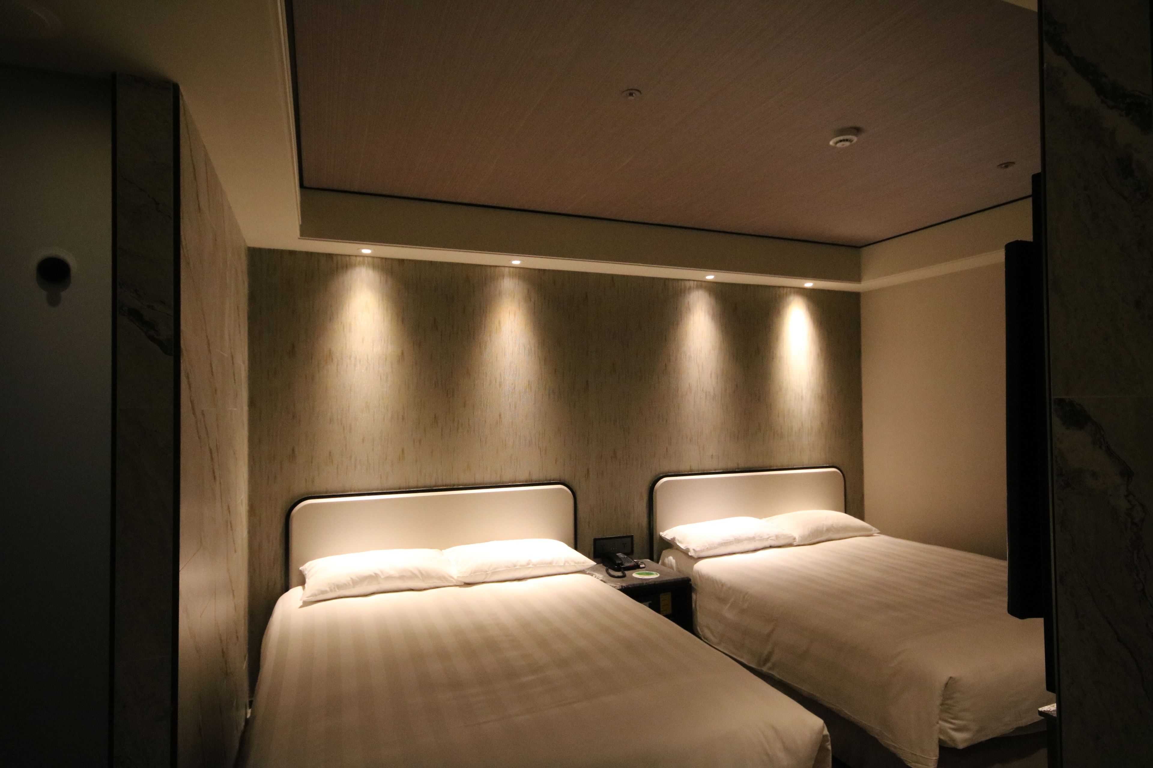 family room, no view | in-room safe, blackout curtains, free wifi, bed sheets