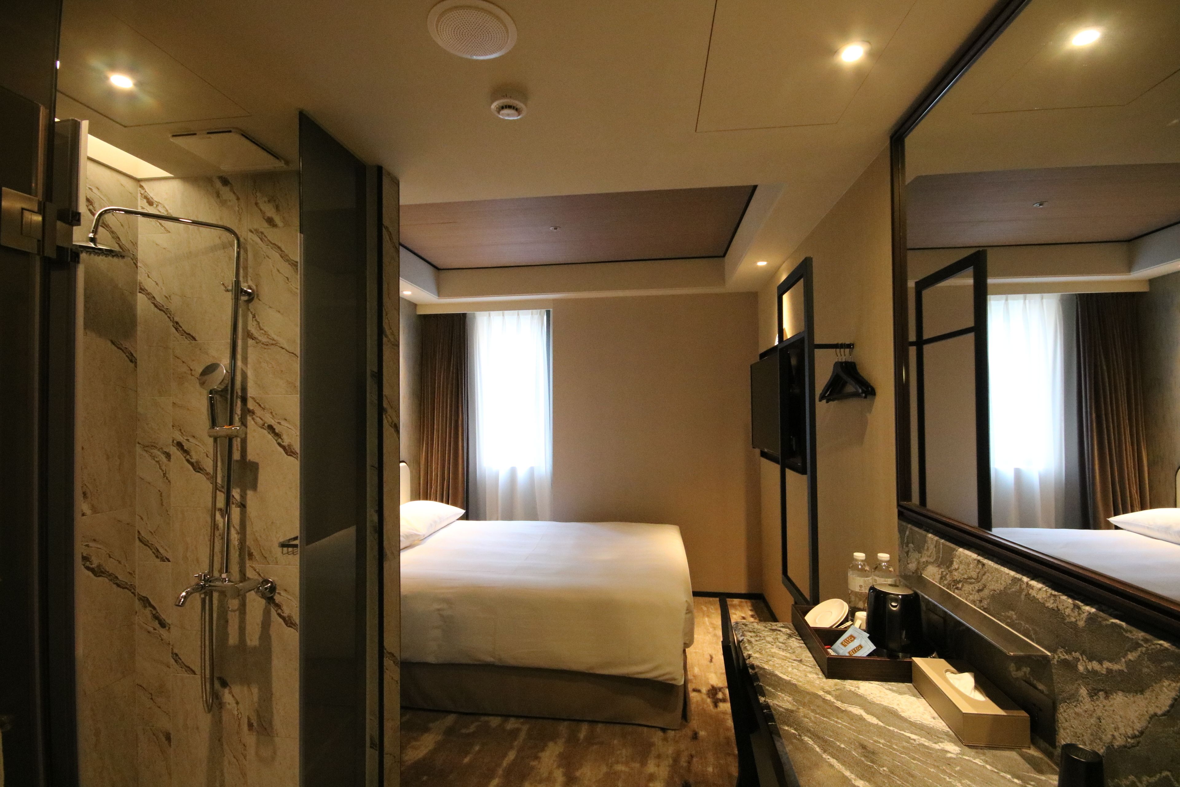 city double room | bathroom shower