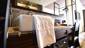 A bathroom with a marble countertop, a white sink, and a towel with "DPTW RICHARDSO" embroidered on it. - Hotel Midtown Richardson Kaohsiung Boai (Kaohsiung)