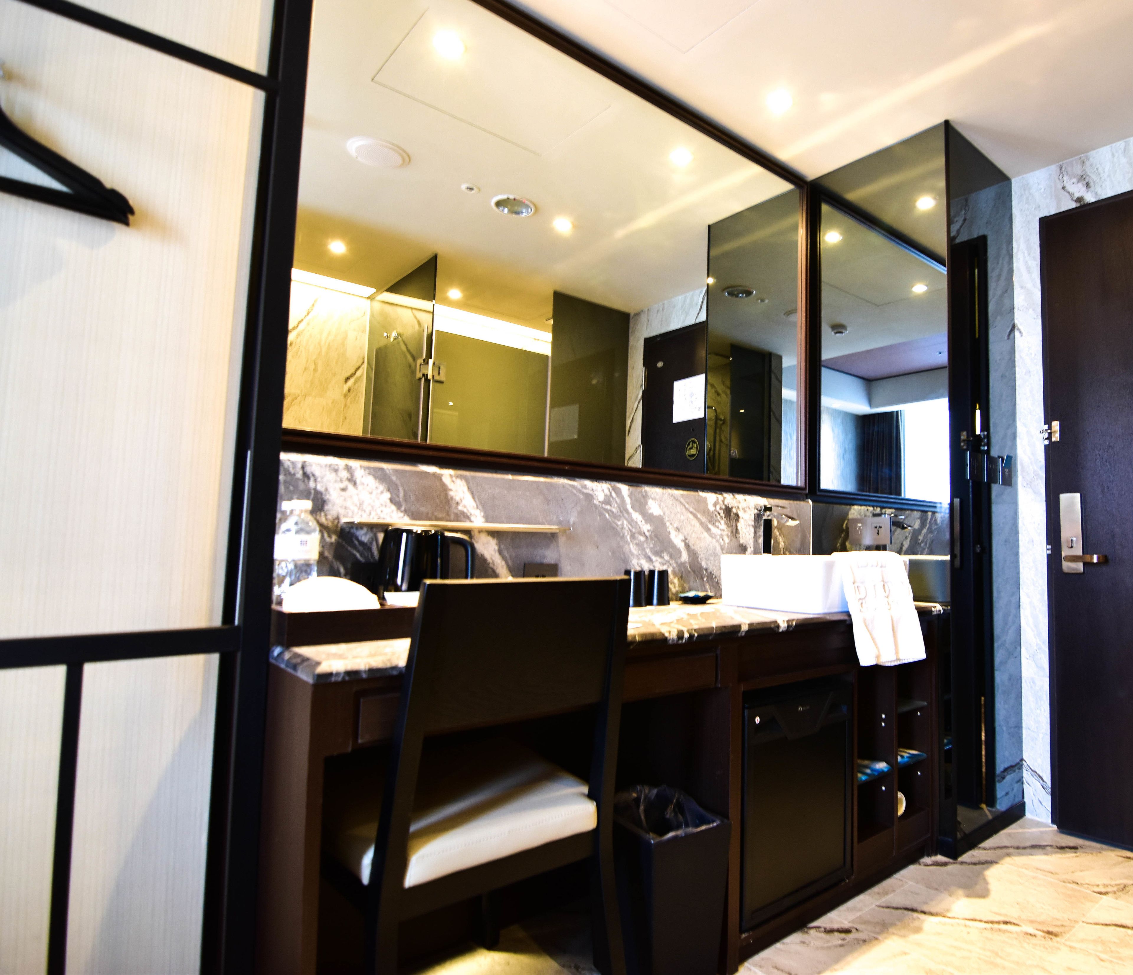 city twin room | in-room safe, blackout curtains, free wifi, bed sheets