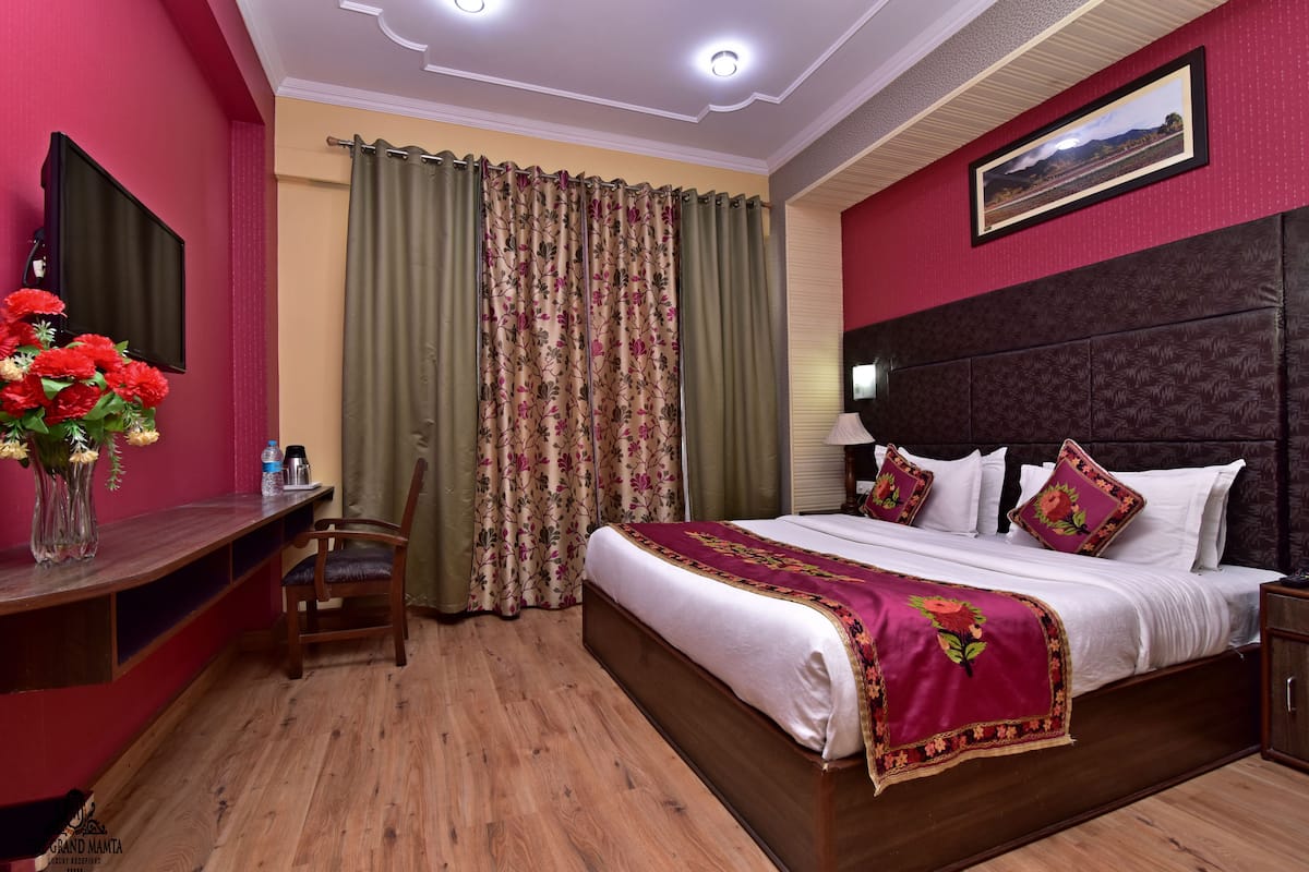Superior Duplex | Minibar, in-room safe, desk, iron/ironing board