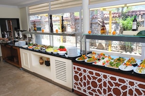 Breakfast, lunch, dinner served; international cuisine