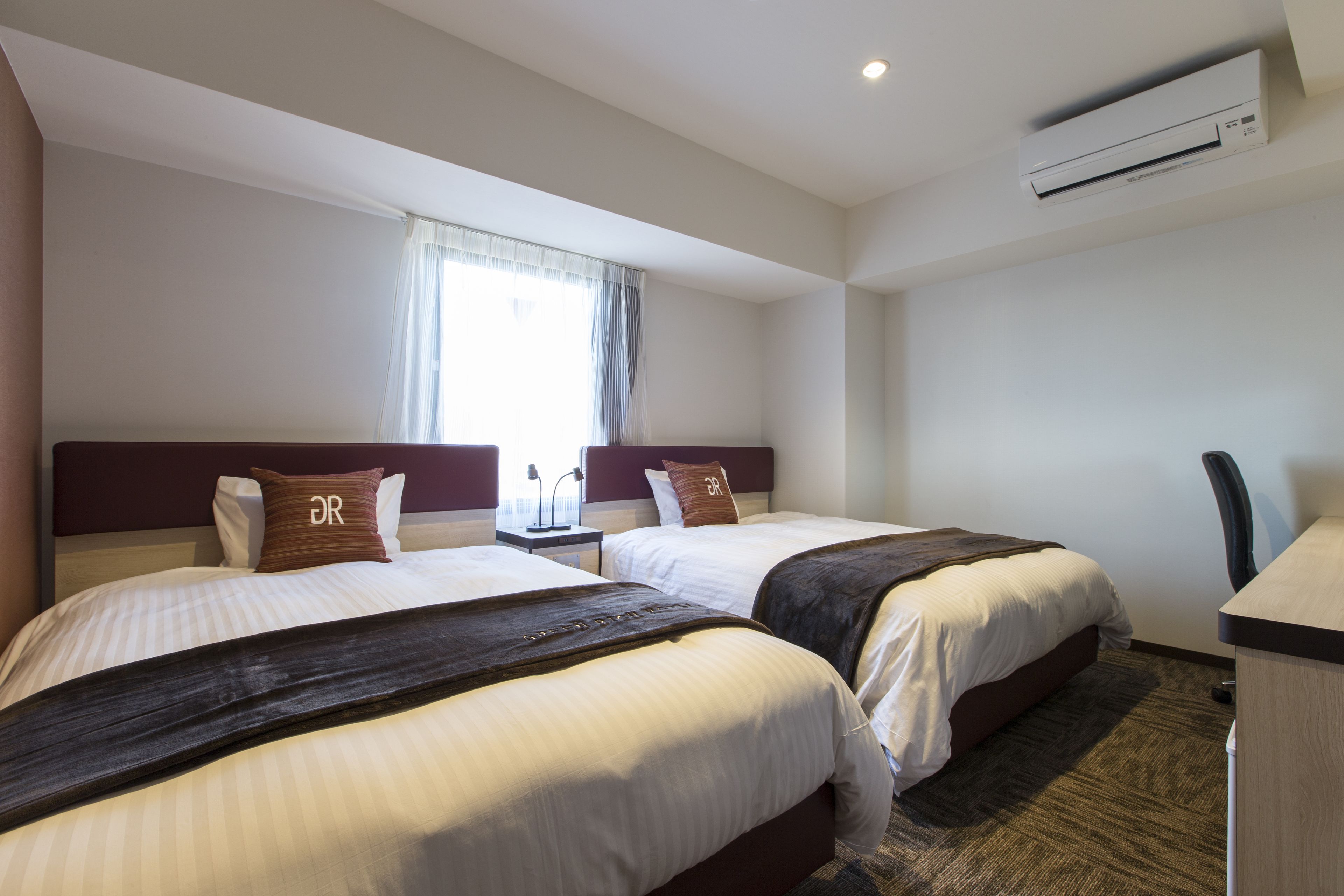 1 bedroom, desk, soundproofing, free wifi