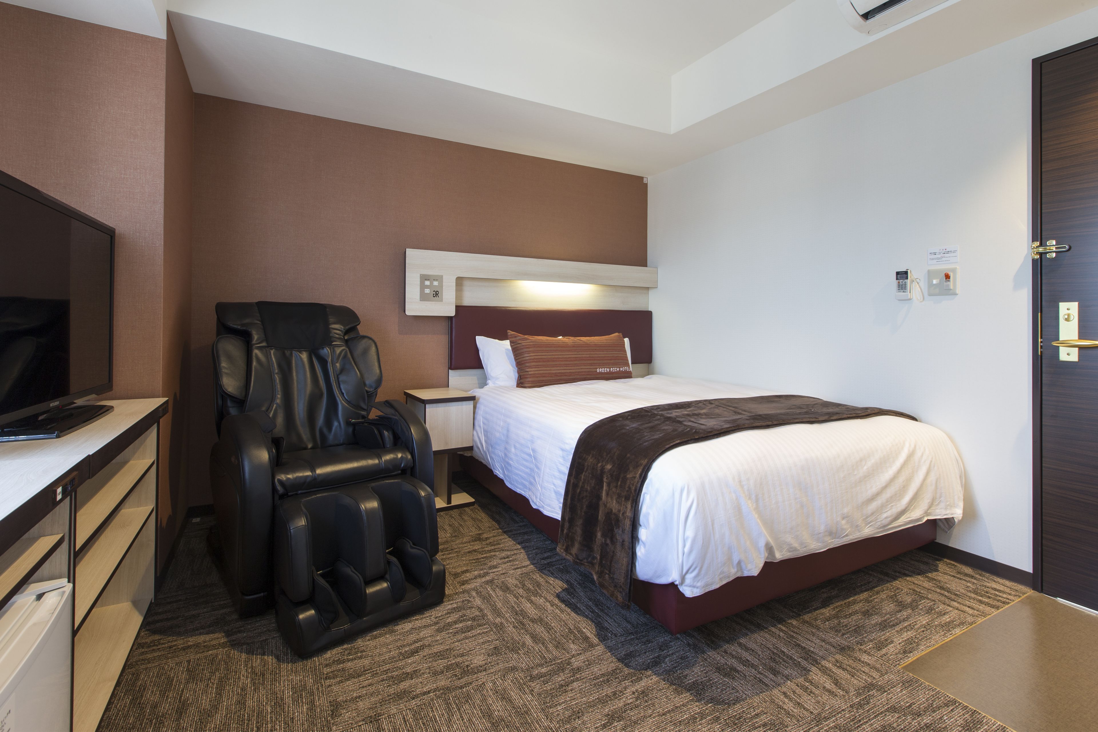 1 bedroom, desk, soundproofing, free wifi