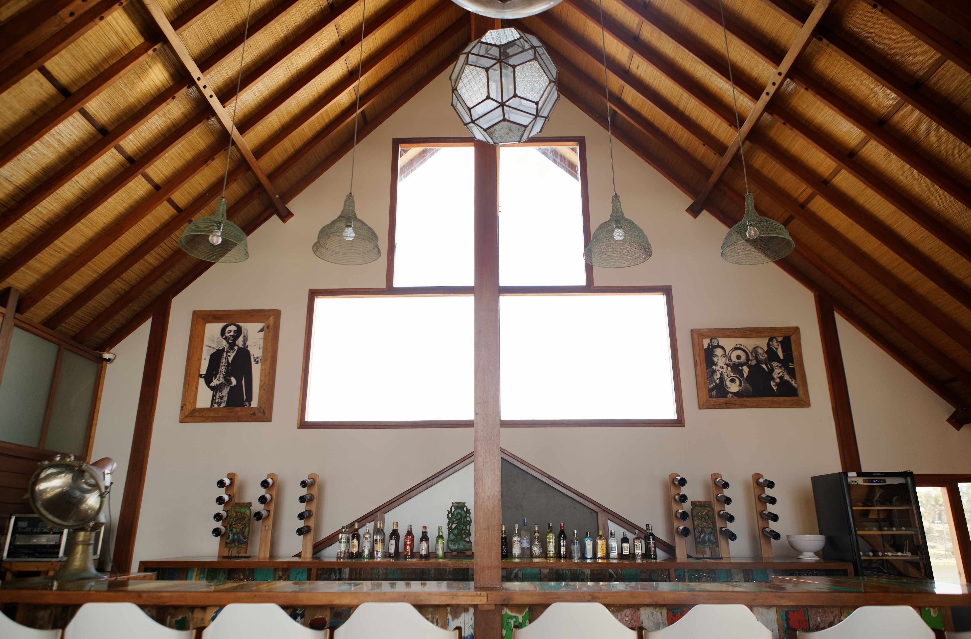 breakfast, lunch served; local and international cuisine, sea views