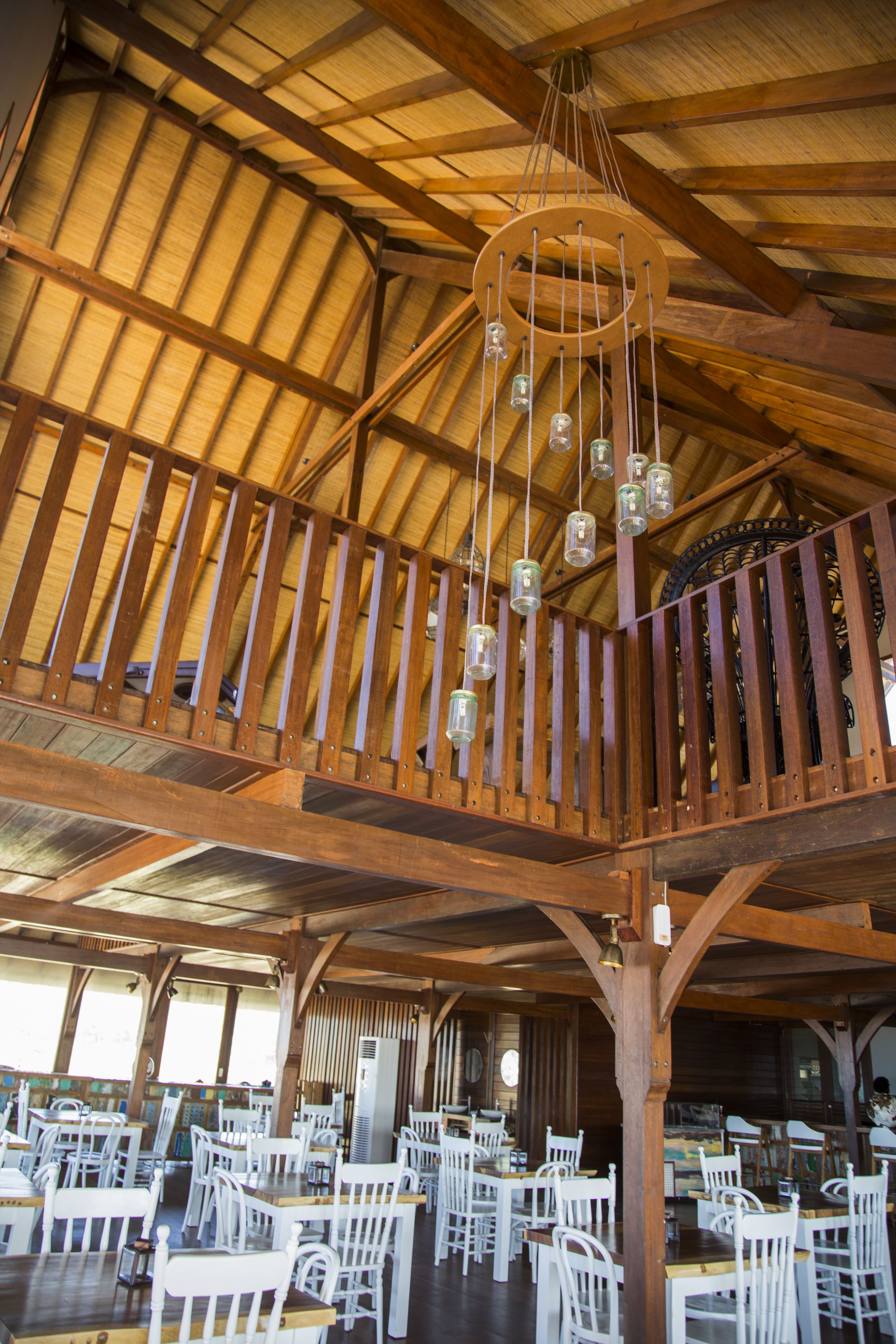 breakfast, lunch served; local and international cuisine, sea views