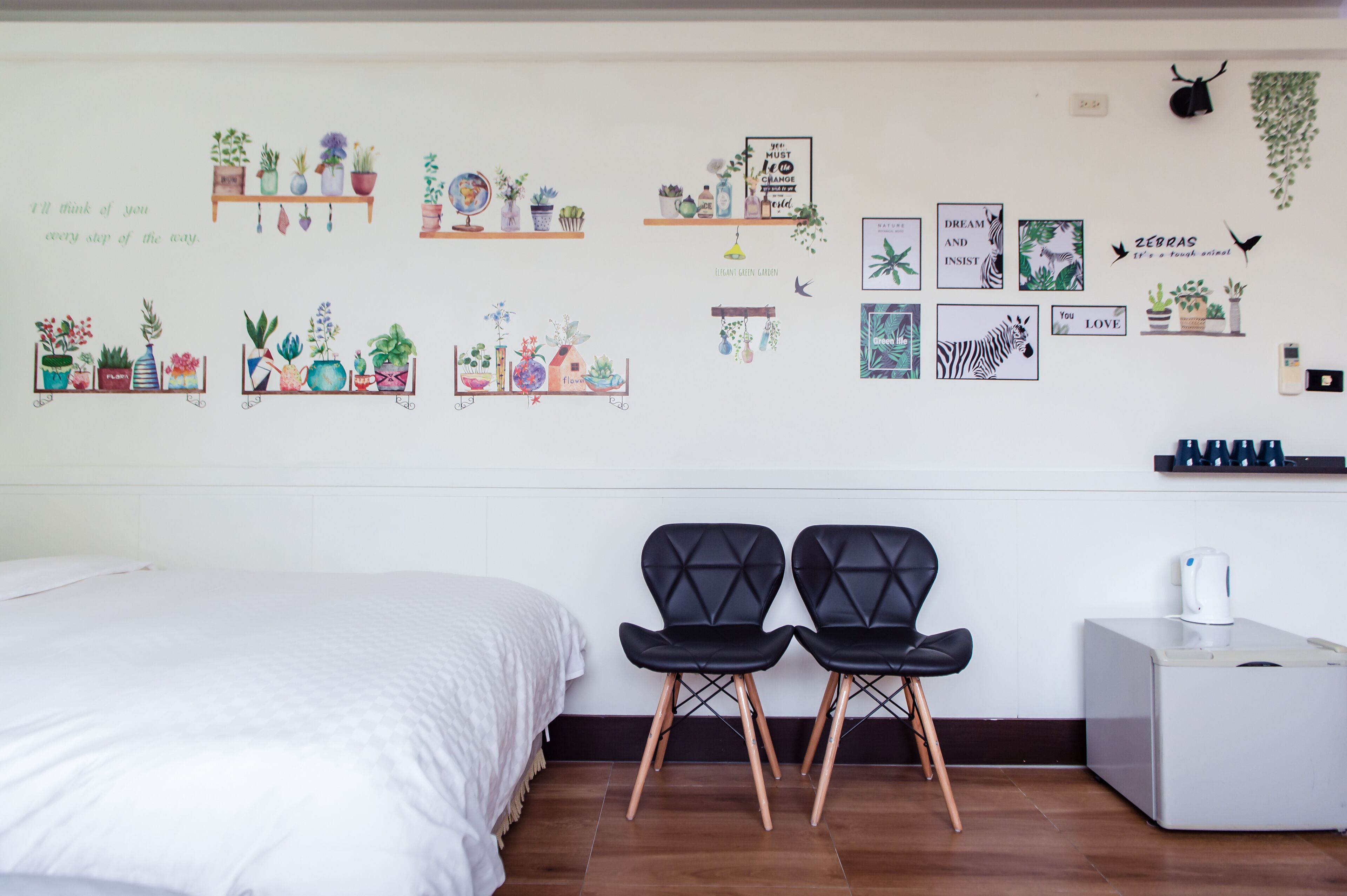 Cortinas blackout, wifi gratis y ropa de cama 