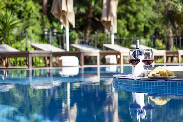 Seasonal outdoor pool, open 8 AM to 7:00 PM, pool umbrellas