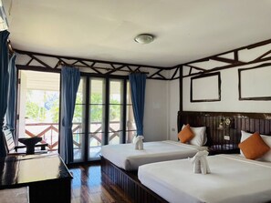 A hotel room with two beds, a wooden ceiling, and a view of the outdoors. - Koh Ngai Resort Trang (Ko Lanta)