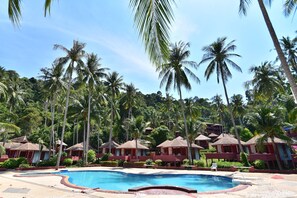 Outdoor pool - Koh Ngai Resort Trang (Ko Lanta)