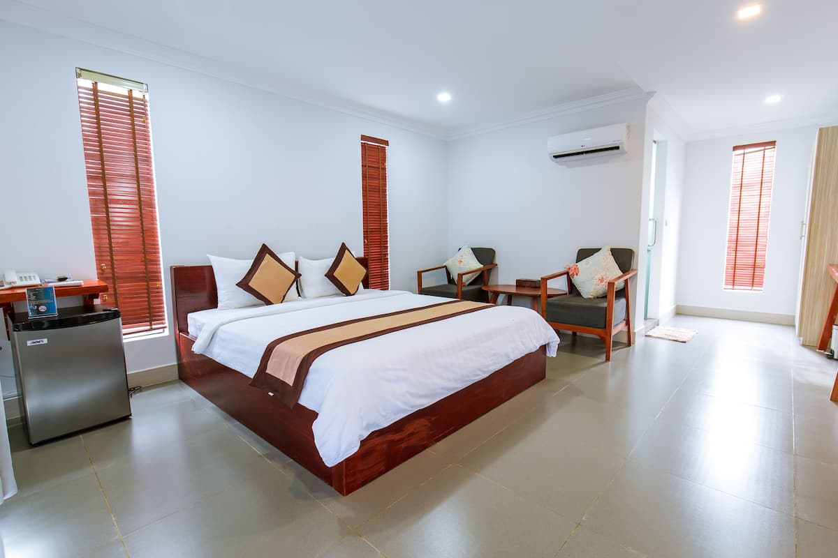 Habitación doble Deluxe, 1 cama King size, balcón, vista al jardín | Minibar, caja de seguridad en la habitación, escritorio y wifi gratis