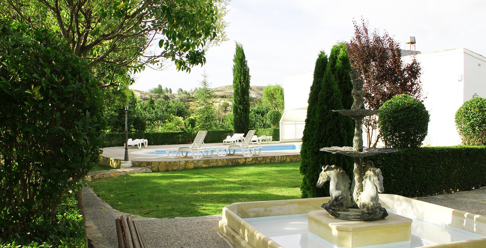 Indoor pool, seasonal outdoor pool, pool loungers