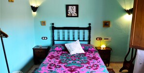 Individually decorated, individually furnished, desk, laptop workspace - Molino de Morillas (Galera)