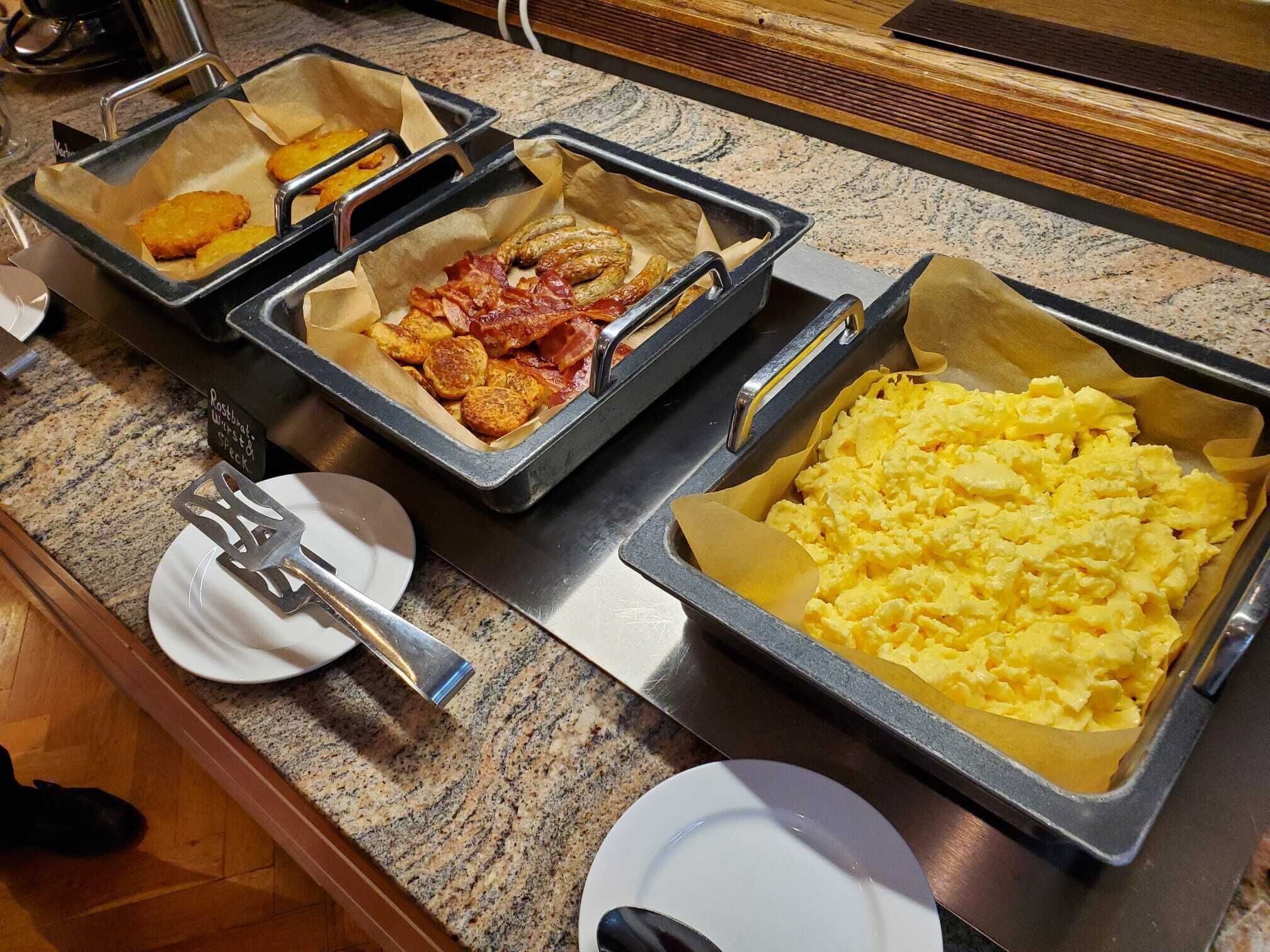 daily buffet breakfast for a fee