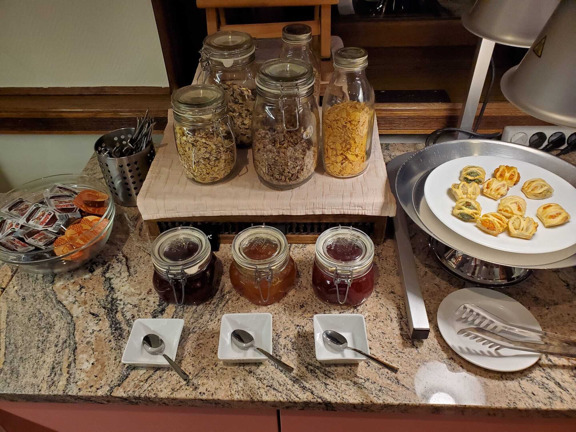 daily buffet breakfast for a fee