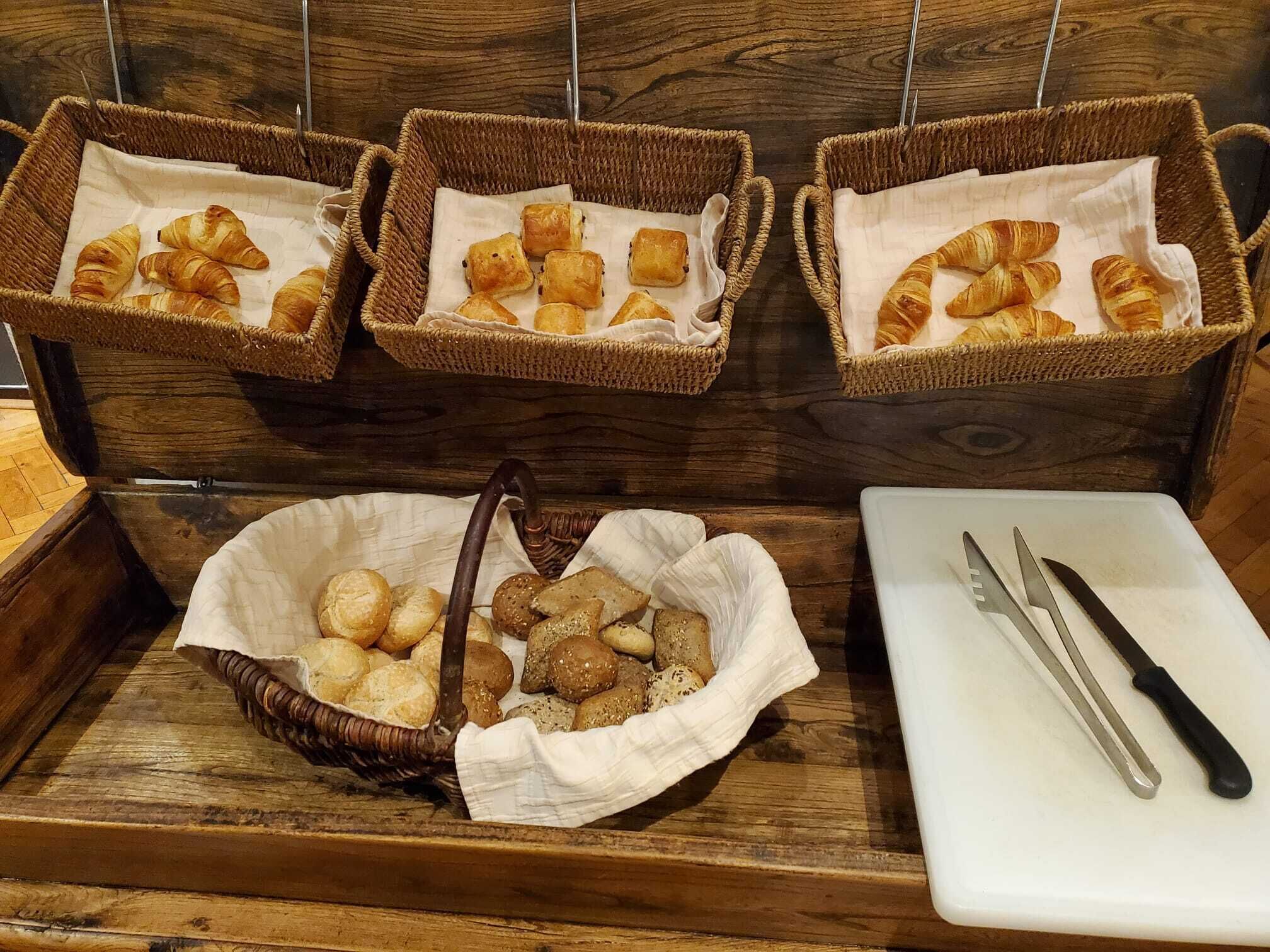 daily buffet breakfast for a fee