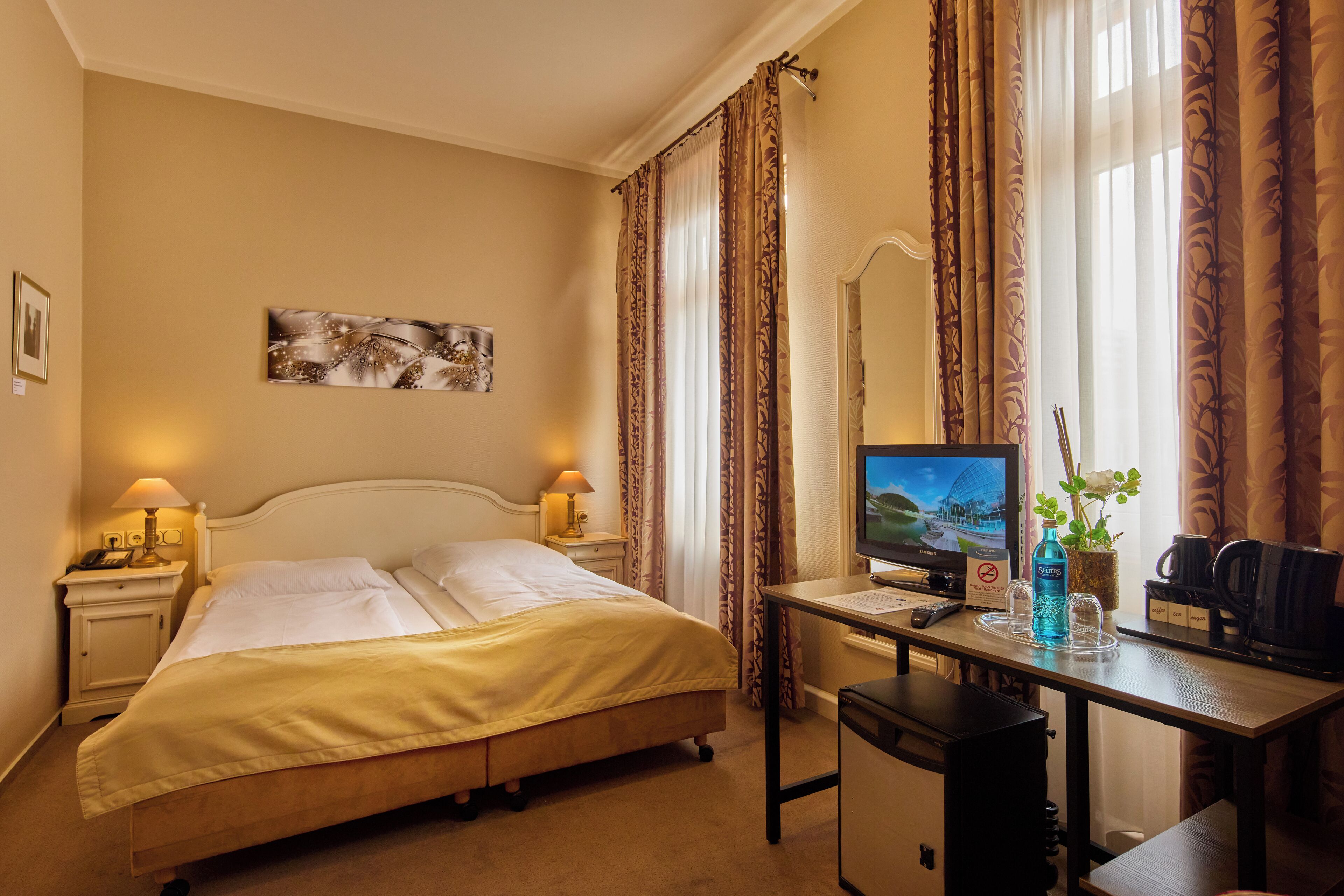 classic double room | 1 bedroom, desk, soundproofing, bed sheets