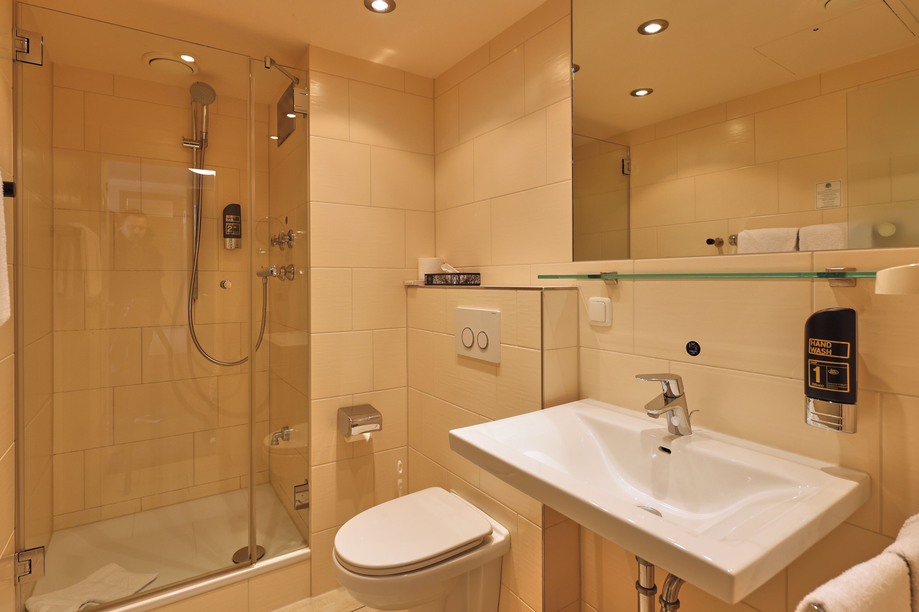 classic double room | bathroom | free toiletries, hair dryer, towels
