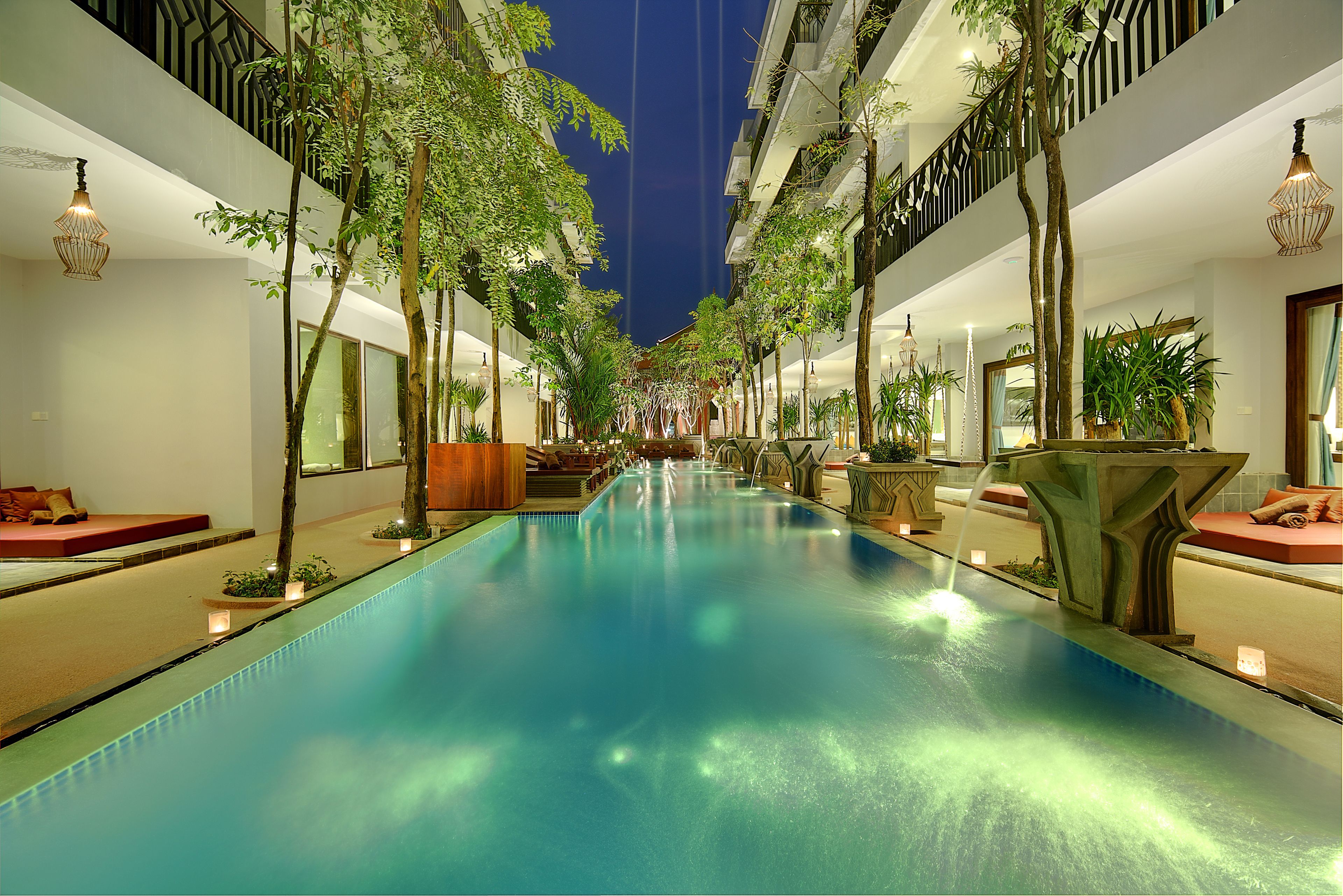 Outdoor pool, open 9 AM to 6 PM, pool loungers