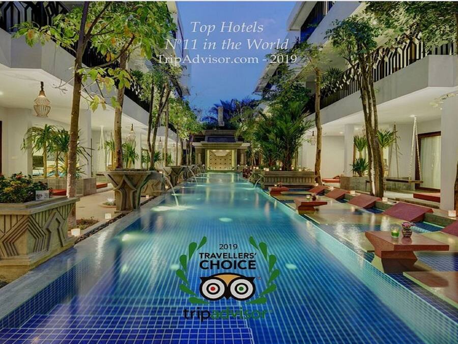 Outdoor pool, open 9 AM to 6 PM, pool loungers