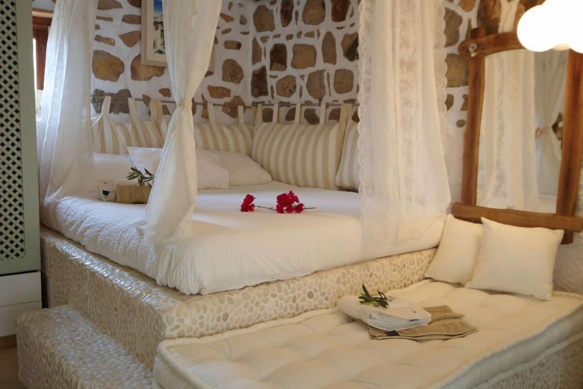 Soundproofing, iron/ironing board, cribs (free), WiFi (free)