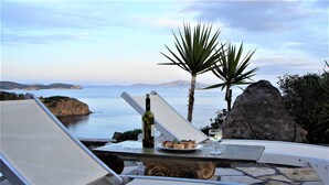 Private pool villa with sea view | Vista spiaggia/mare