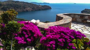 Private pool villa with sea view | Vista spiaggia/mare