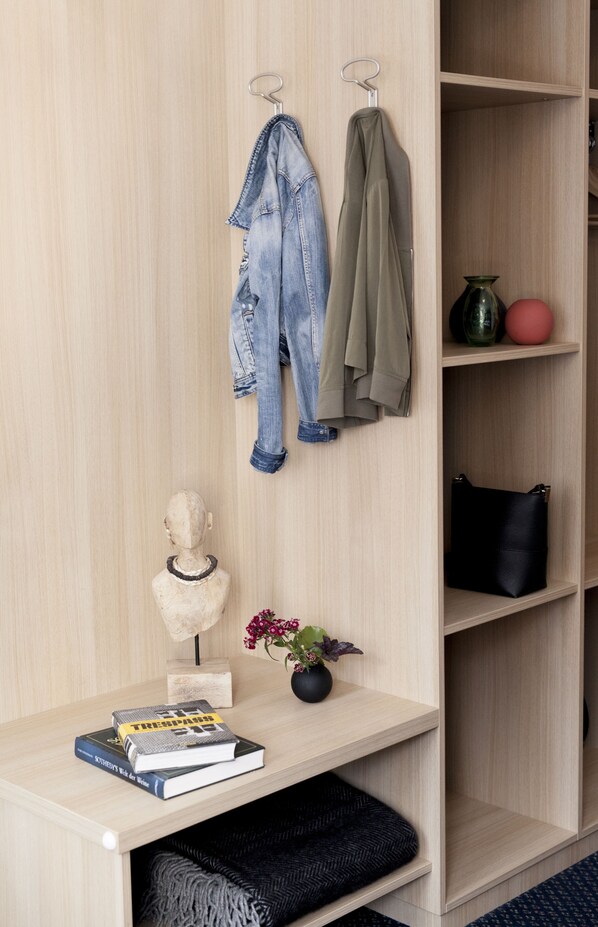 雙人或雙床房 | 高級寢具、書桌、筆電工作空間、遮光布/窗簾