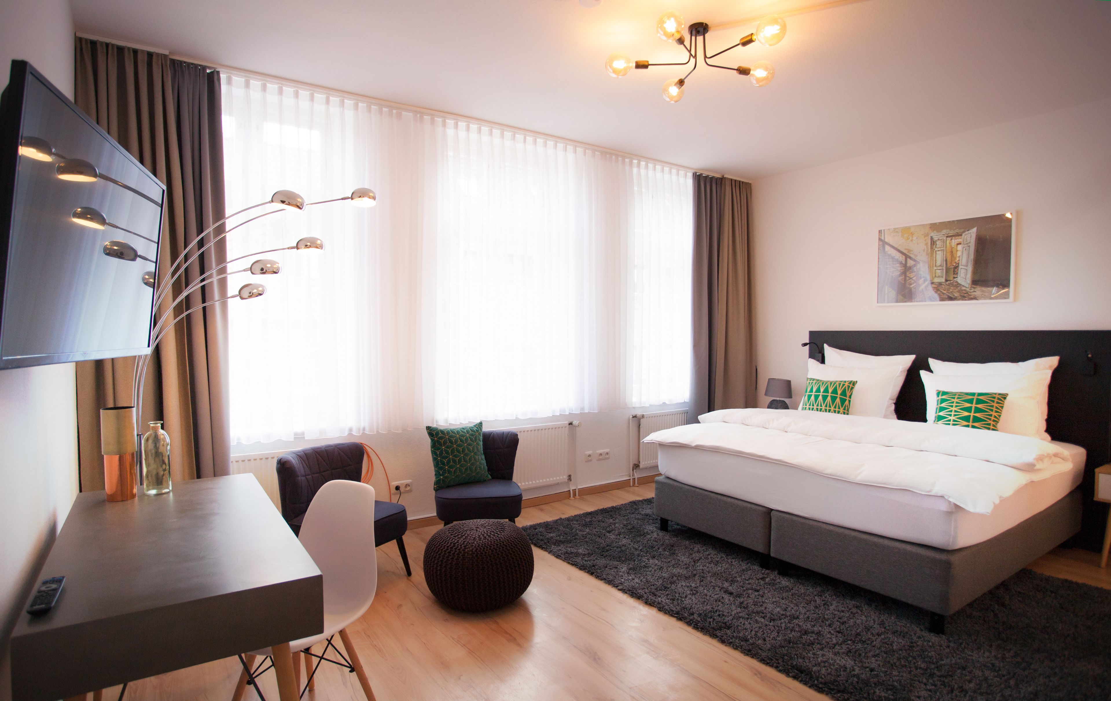 deluxe apartment, 1 king bed | 1 bedroom, premium bedding, desk, laptop workspace