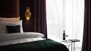 Comfort Double Room, 1 King Bed | Premium bedding, desk, laptop workspace, blackout drapes